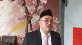 Ketua KPU Kota TAsikmalaya, Asep Rismawan Lantik PPK Kota Tasikmalaya: Langkah Penting Menuju Pilkada 2024 yang Demokratis 